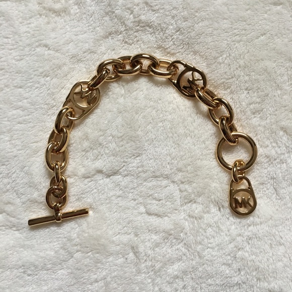 Michael Kors Fulton Toggle Link Gold Bracelet - Picture 5 of 7